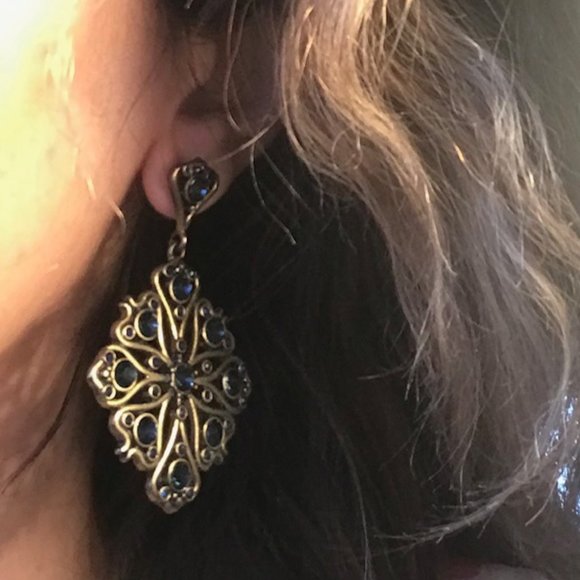 FREE WITH ANY PURCHASE ✨vintage EARRINGS - Picture 4 of 5